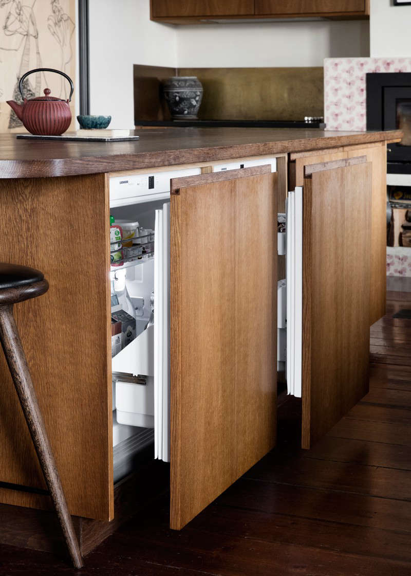 There are three sets of under-counter fridge drawers and a freezer concealed in the island.