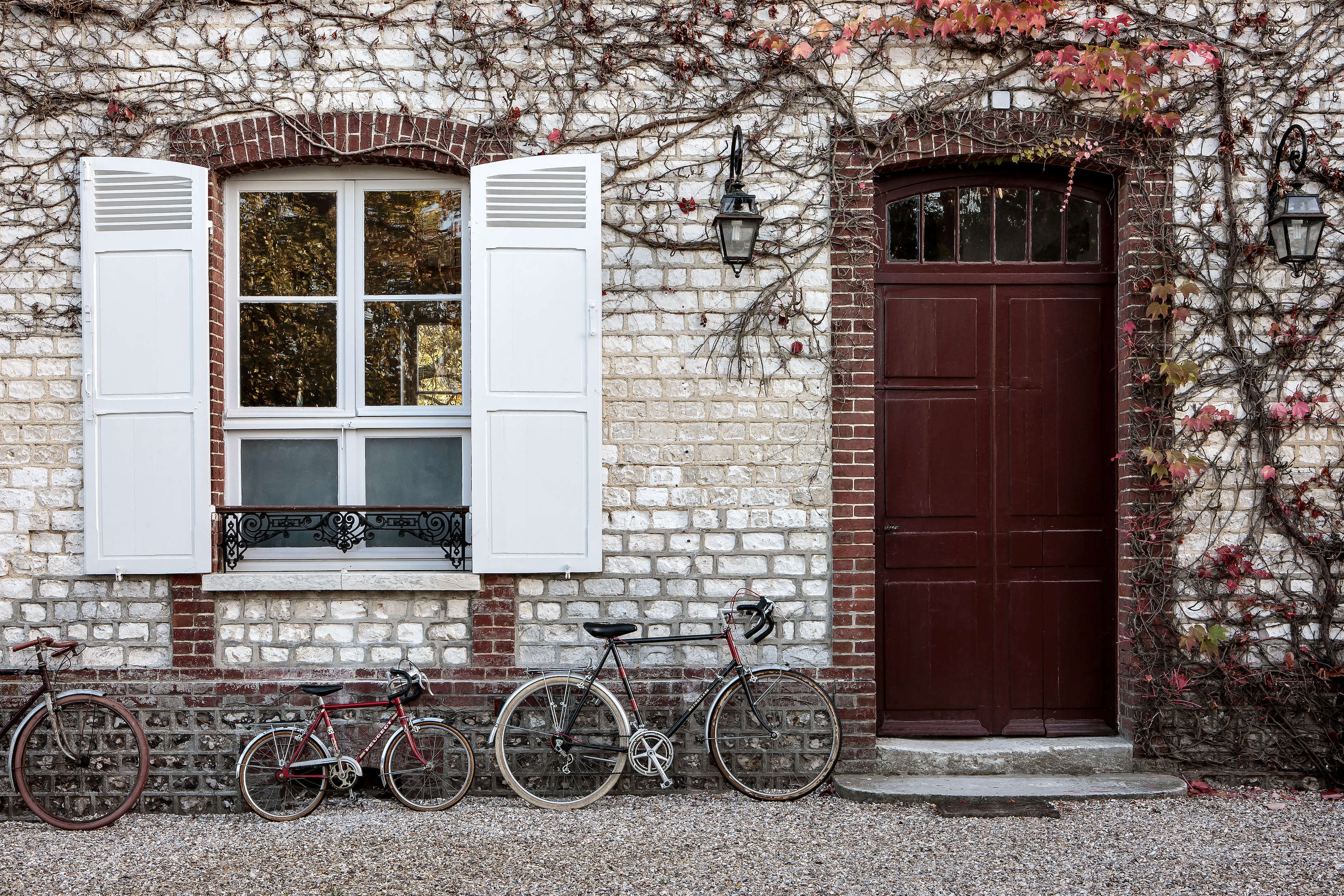 Riverside House: A Stylish Rental House Owned by An American in Normandy