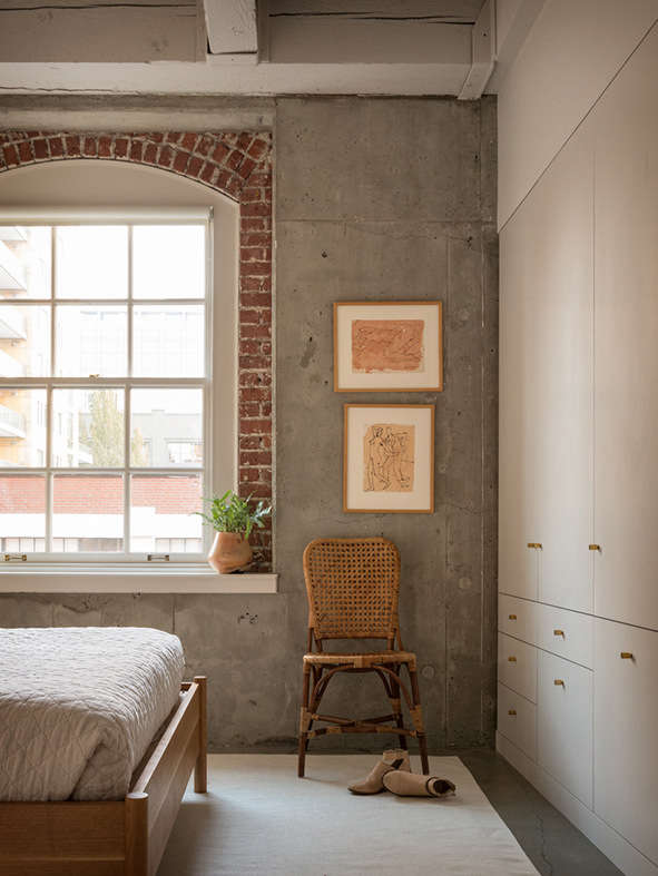 Even more storage, at the end of the bed—and Williams