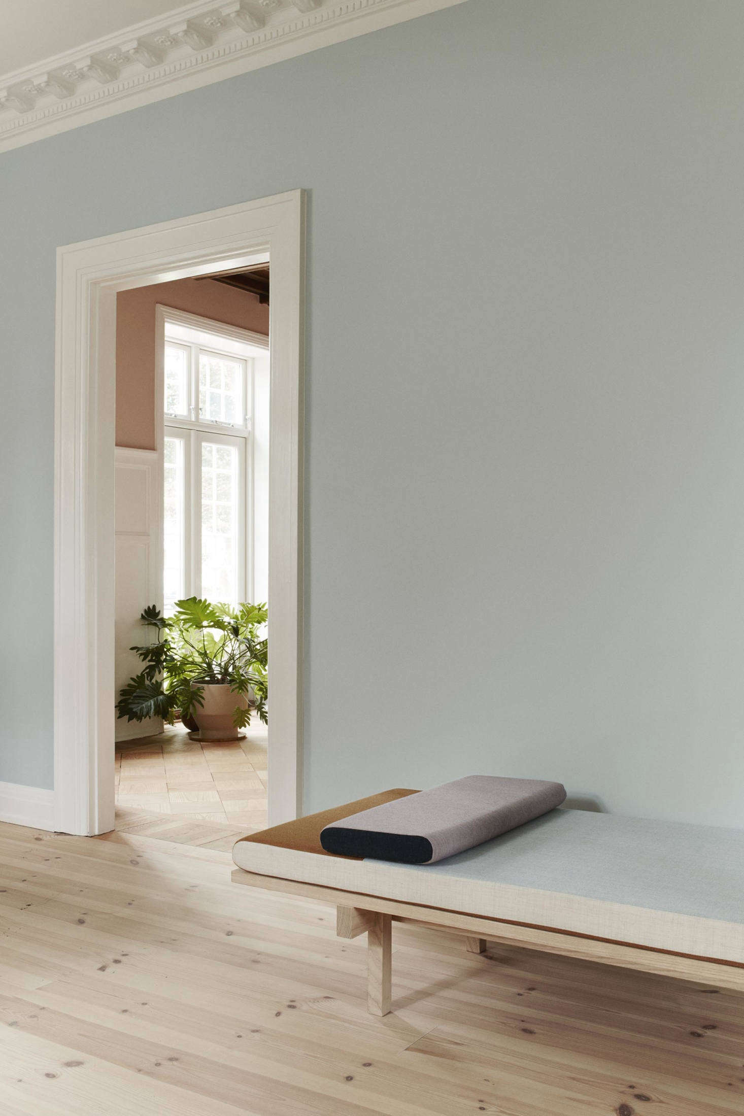 A few Skagerak designs are in the mix of furnishings, like the Reykjavik Daybed by Included Middle, which fits nicely within the color-blocked rooms.