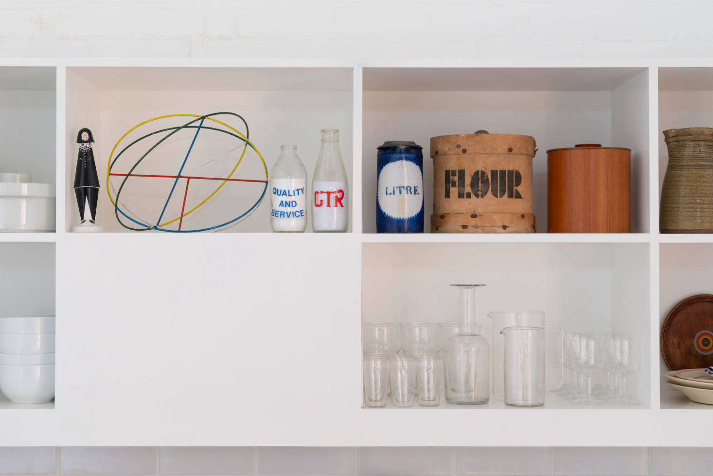“I’m an eBay, charity shop, vintage addict,” says Sandy. “This is both an aesthetic choice and a reluctance to contribute more stuff to landfill.” She also comes from a family of aesthetes and shopkeepers: her mother opened The Hambledon Gallery, a lifestyle store in Dorset that her younger sister now runs. And her elder sister’s related shop, The Hambledon in Winchester, was voted UK independent retailer of the year a while back and just celebrated its 20th anniversary.