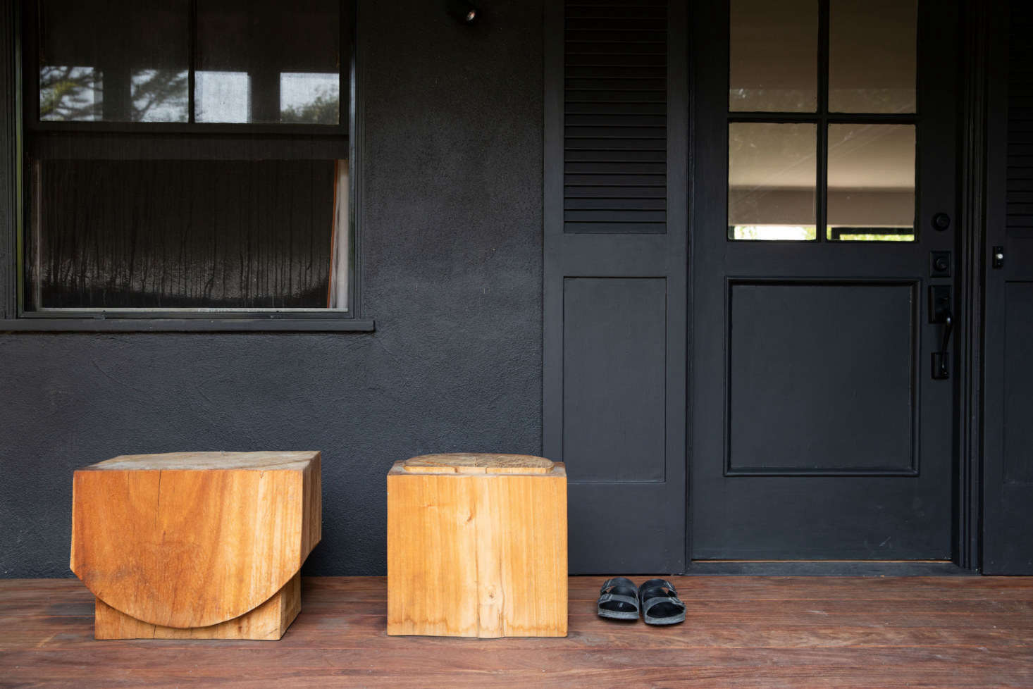 The dark painted exterior is a nod to the age-old Japanese practice of shou sugi ban, which involves essentially torching timber to preserve it. (For more about the tradition, go here. For a modern-day example of shou sugi ban, see The Soot House: Conjuring the Ghosts of Old New England on Spruce Head in Maine.)