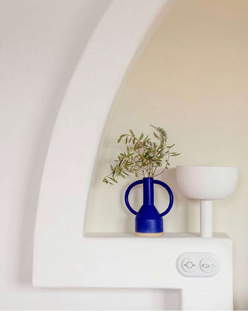 The headboards have built-in torchères and Fontini ceramic switches. The Yves Klein blue vases that can spotted throughout are by London ceramic artist Sophie Alda.