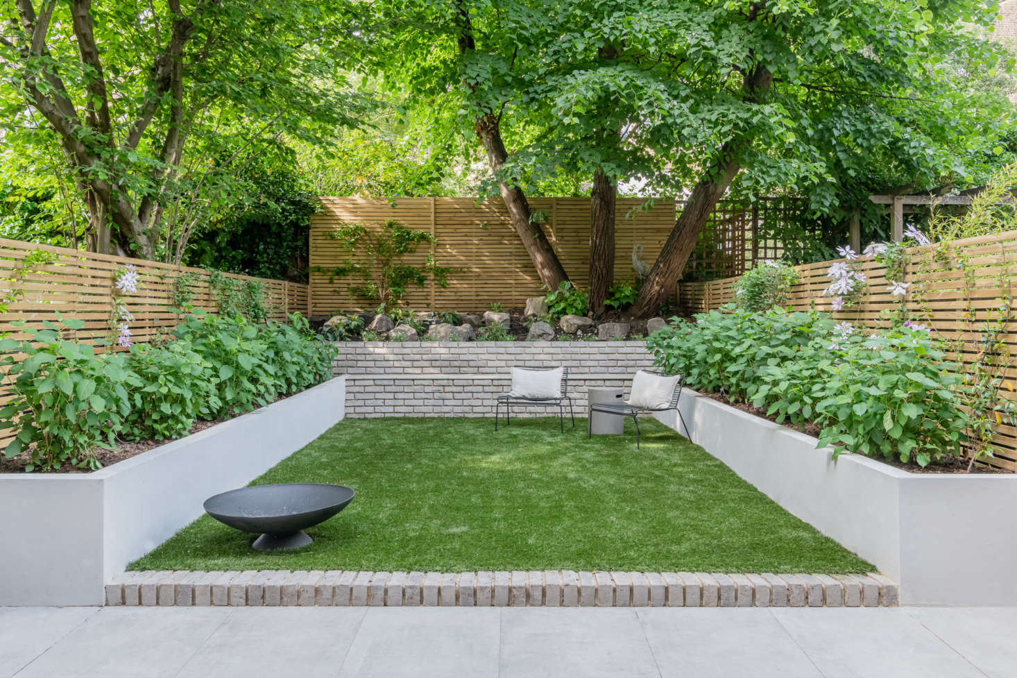 Large ceramic tiles from Solus Ceramics make up the patio. (