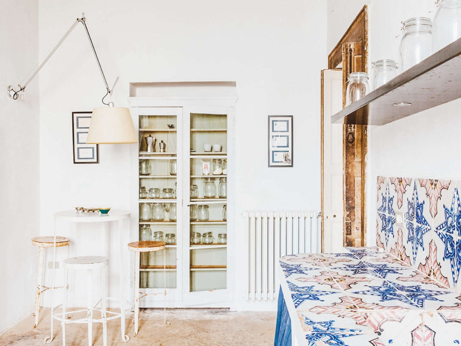 A small breakfast area—and glass-fronted storage—in the kitchen.