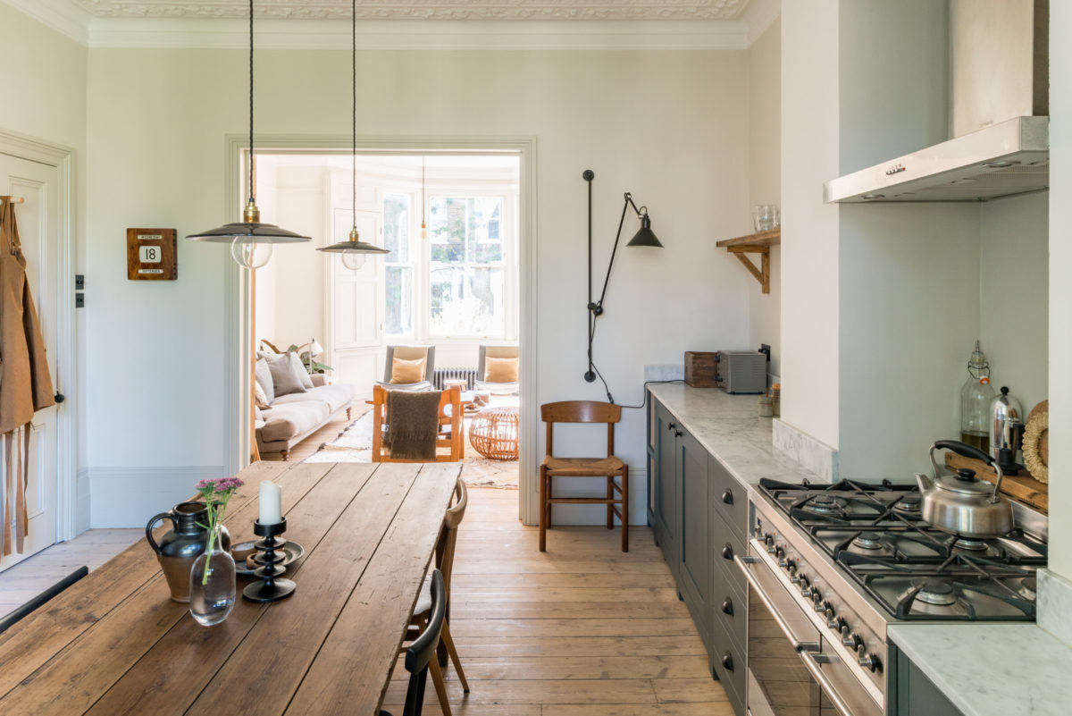 The view from the kitchen into the living room. The wall-hung Lampe Gras lamp works as a task light in the space.