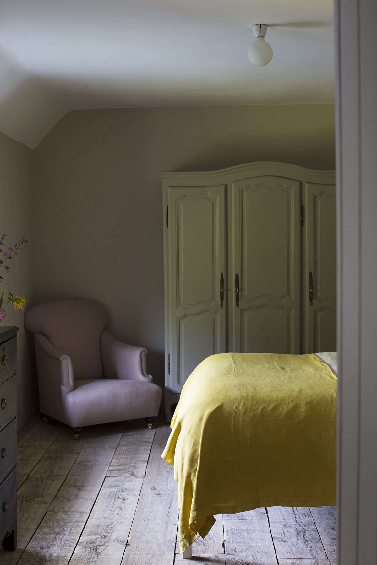 A quiet—but happy—palette. Photograph via Cassandra Ellis.