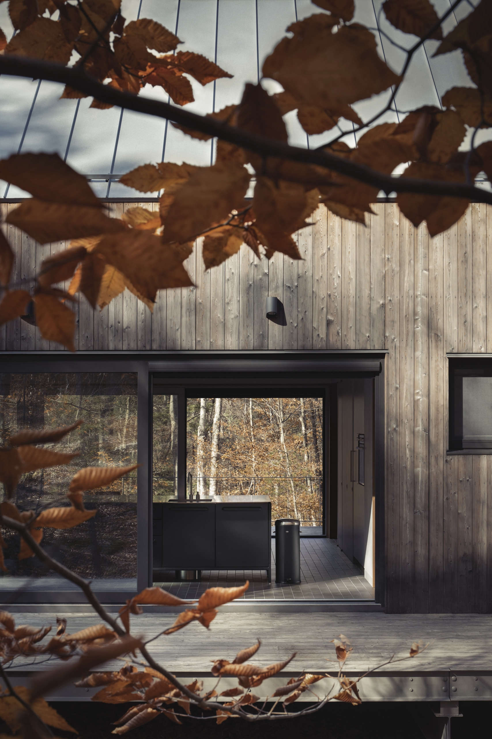 The exterior is clad in larch, which was also applied throughout the interior. It has a standing seam metal roof, a favorite of architects (see Hardscaping src=