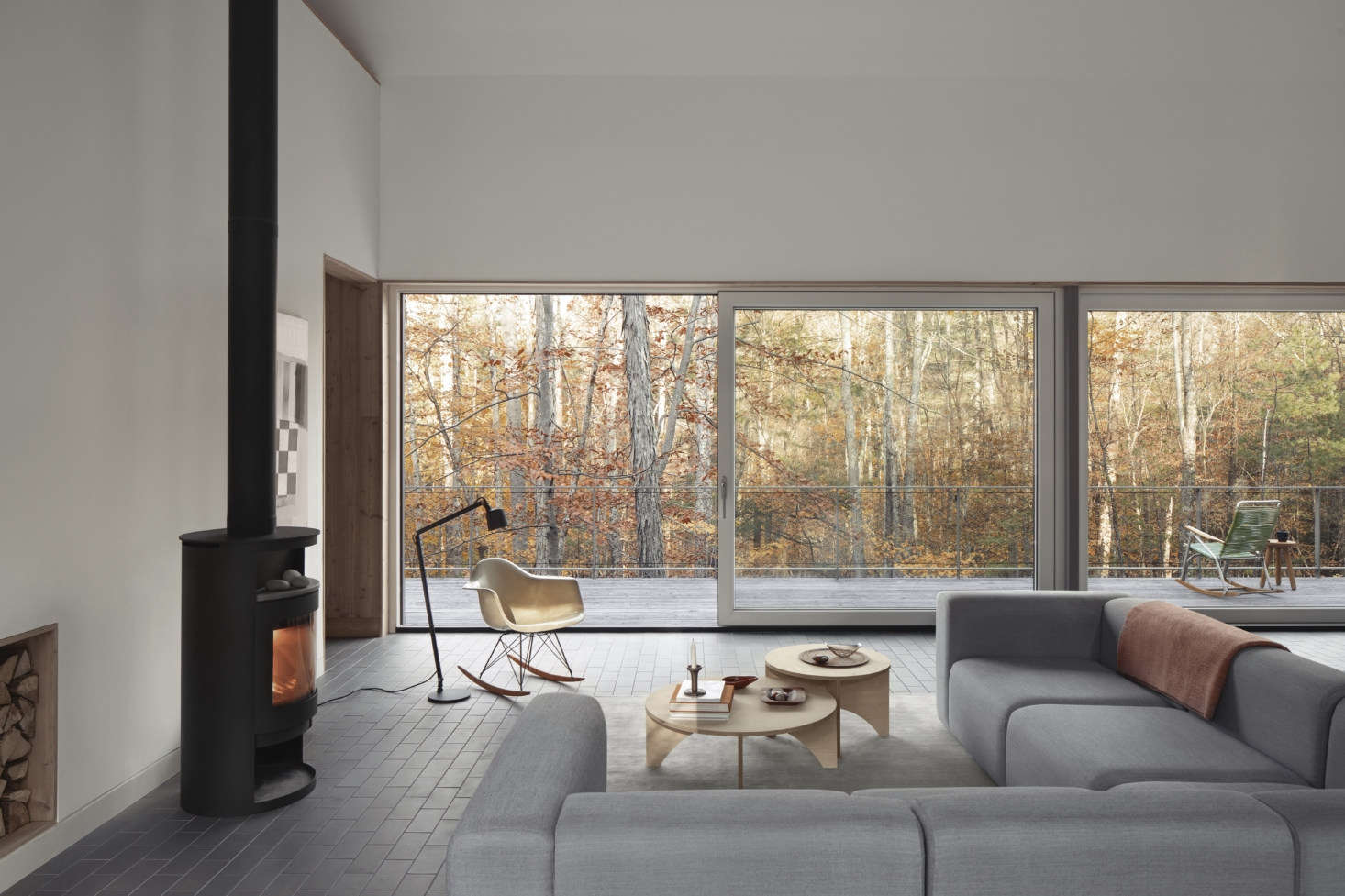 The house overlooks woodland— the interior and exterior colors were selected to blend with the outdoors. Towards that end, the entire main floor is lined with Summitville quarry tile in rock-like Elephant Gray. 
