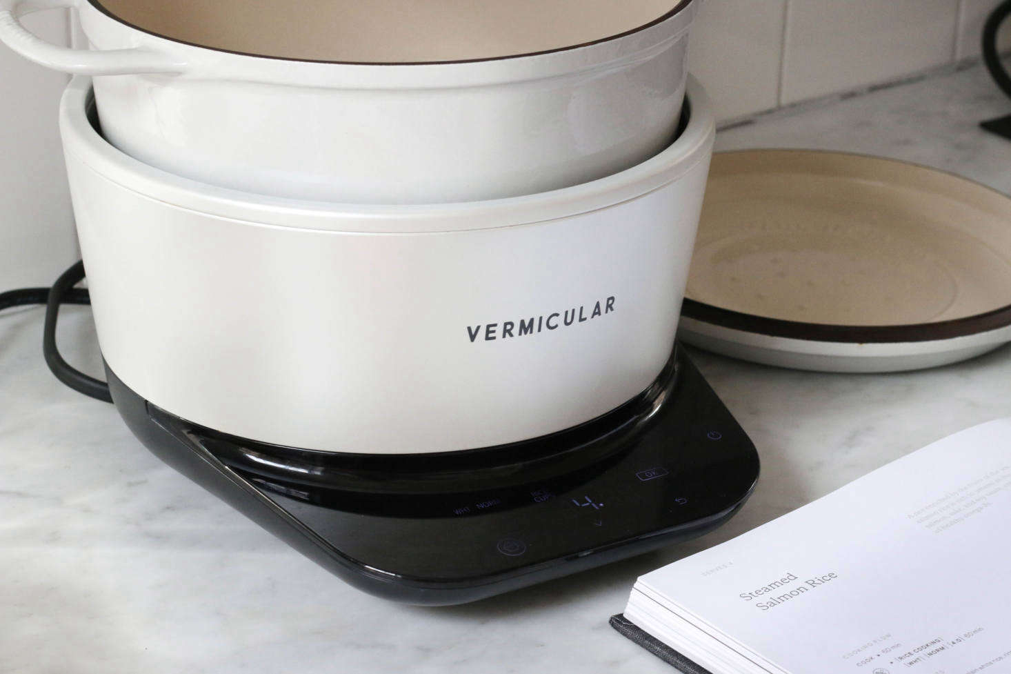Included in the setup: the Vermicular consists of the Musui, a precision-machined enameled cast iron pot with a lid that