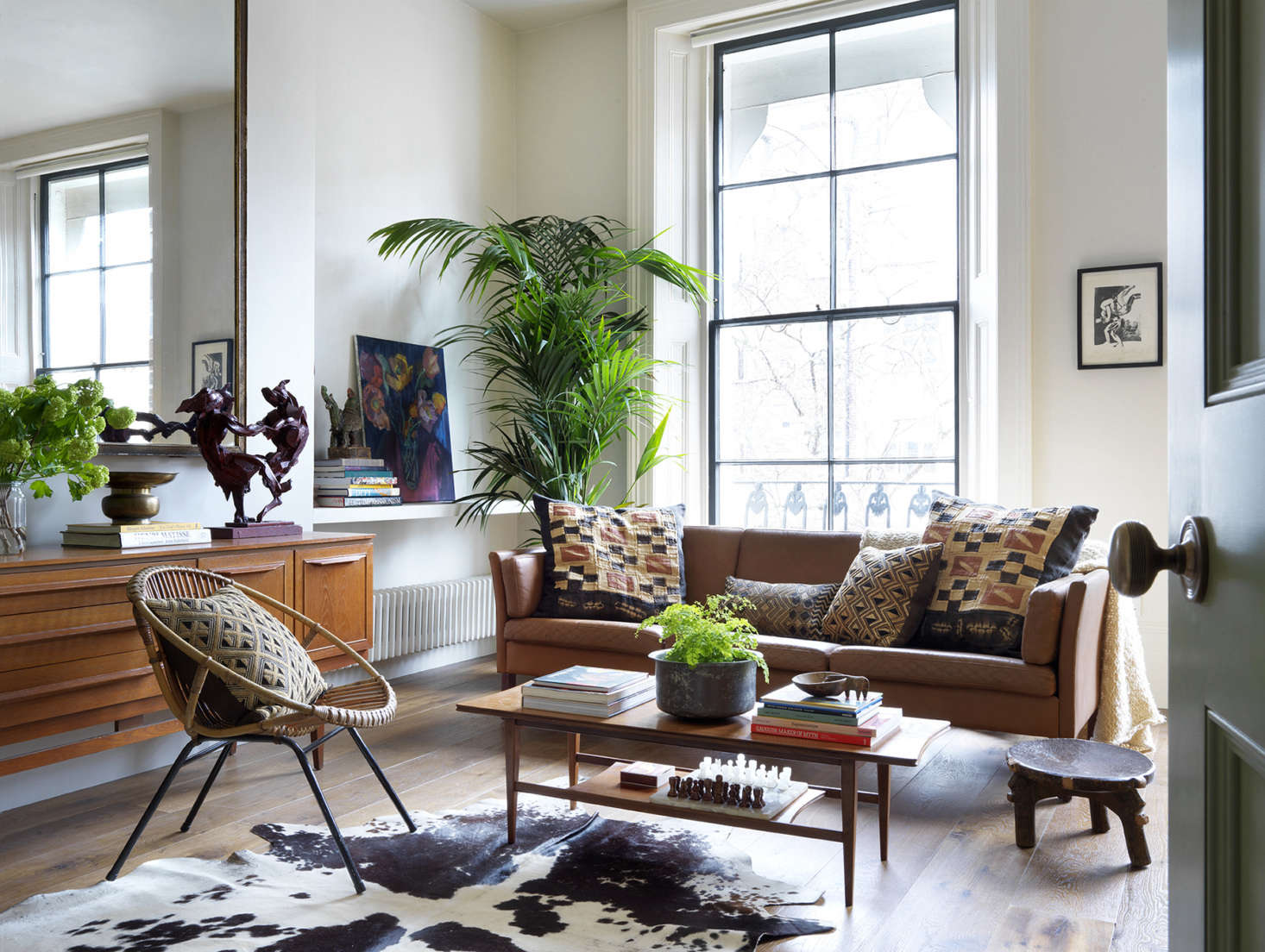 Situated on the ground floor of a Victorian building, the approximately 645-square-foot flat was in recent years used as student digs, but had initially been an artist